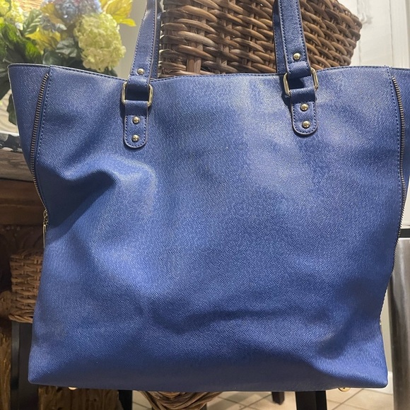 Liz Claiborne large Royal Blue Shoulder Bag with Textured Leather luxury tote​​ - Picture 4 of 10